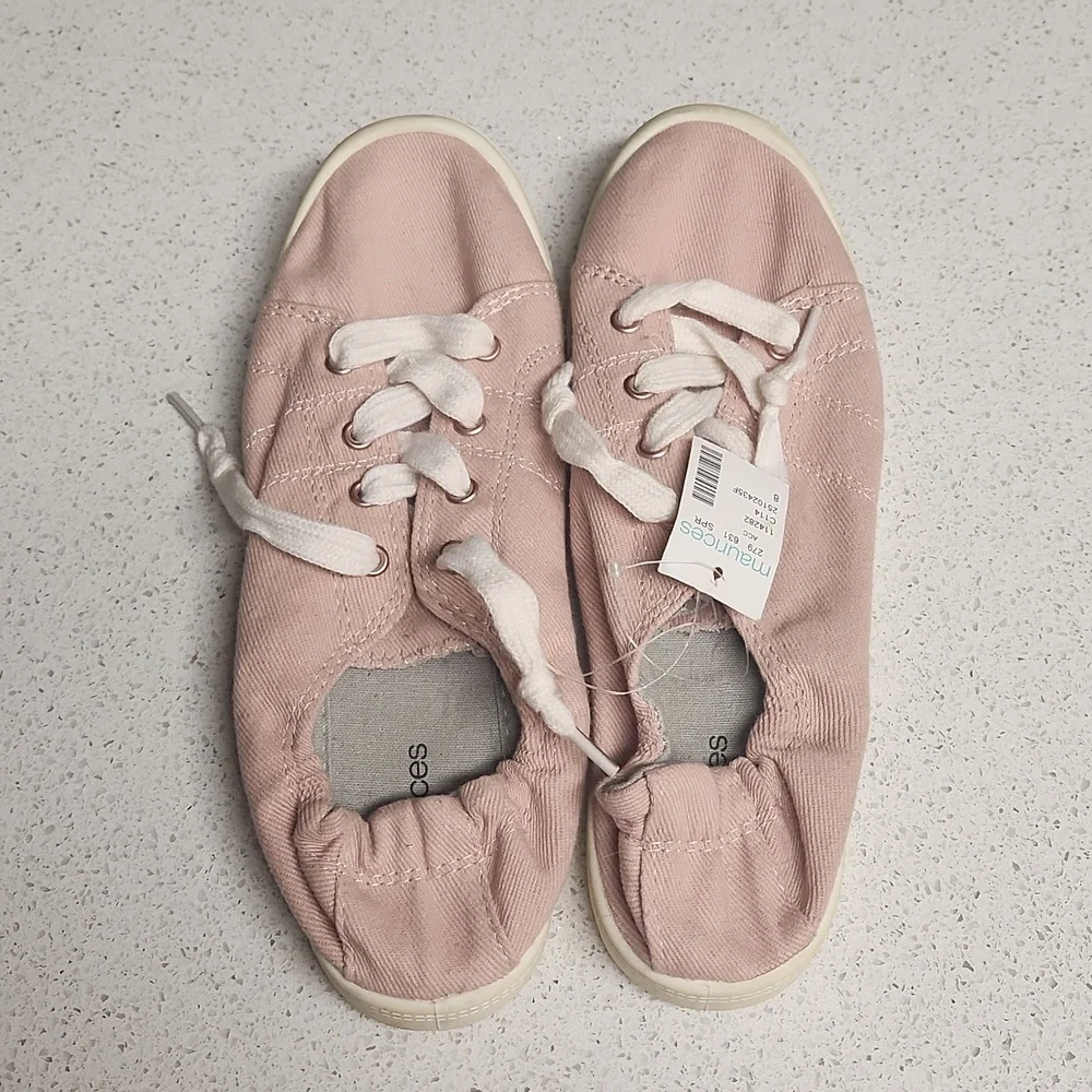 Maurices NWT Mariah Light Pink Flat Sneakers Size 8